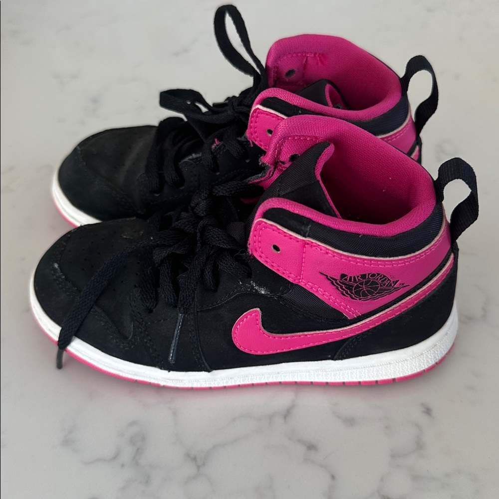 Toddler girls Nike Air Jordan’s size 10